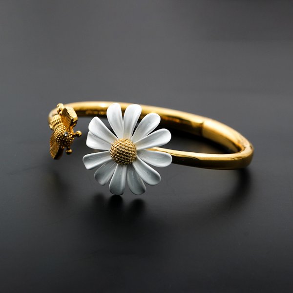 Cute Small Daisy Flower Stud Earrings For Women