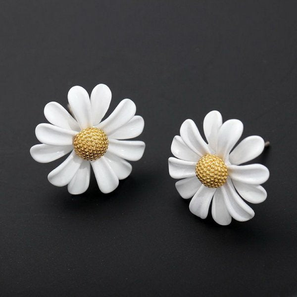 Cute Small Daisy Flower Stud Earrings For Women