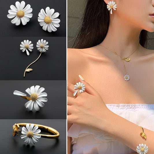 Cute Small Daisy Flower Stud Earrings For Women