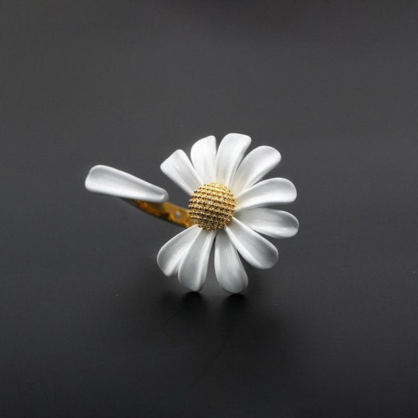 Cute Small Daisy Flower Stud Earrings For Women