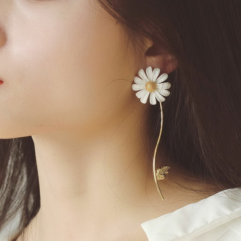 Cute Small Daisy Flower Stud Earrings For Women